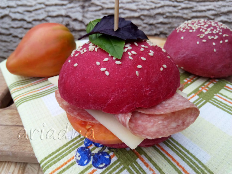 Beetroot buns — свекольные булочки