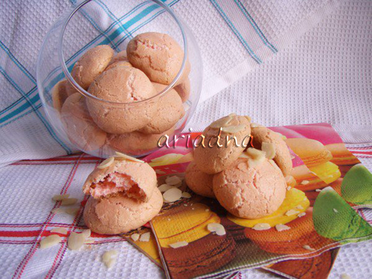 Biscotti alle mandorle, la versione casalinga dei macaron