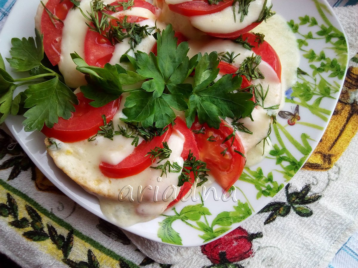 Гренки с сыром моцарелла и помидорами