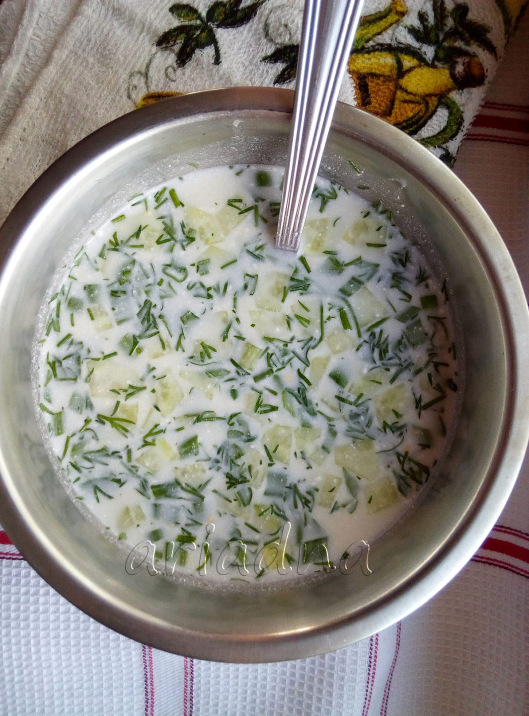 Okroshka con brodo di carne