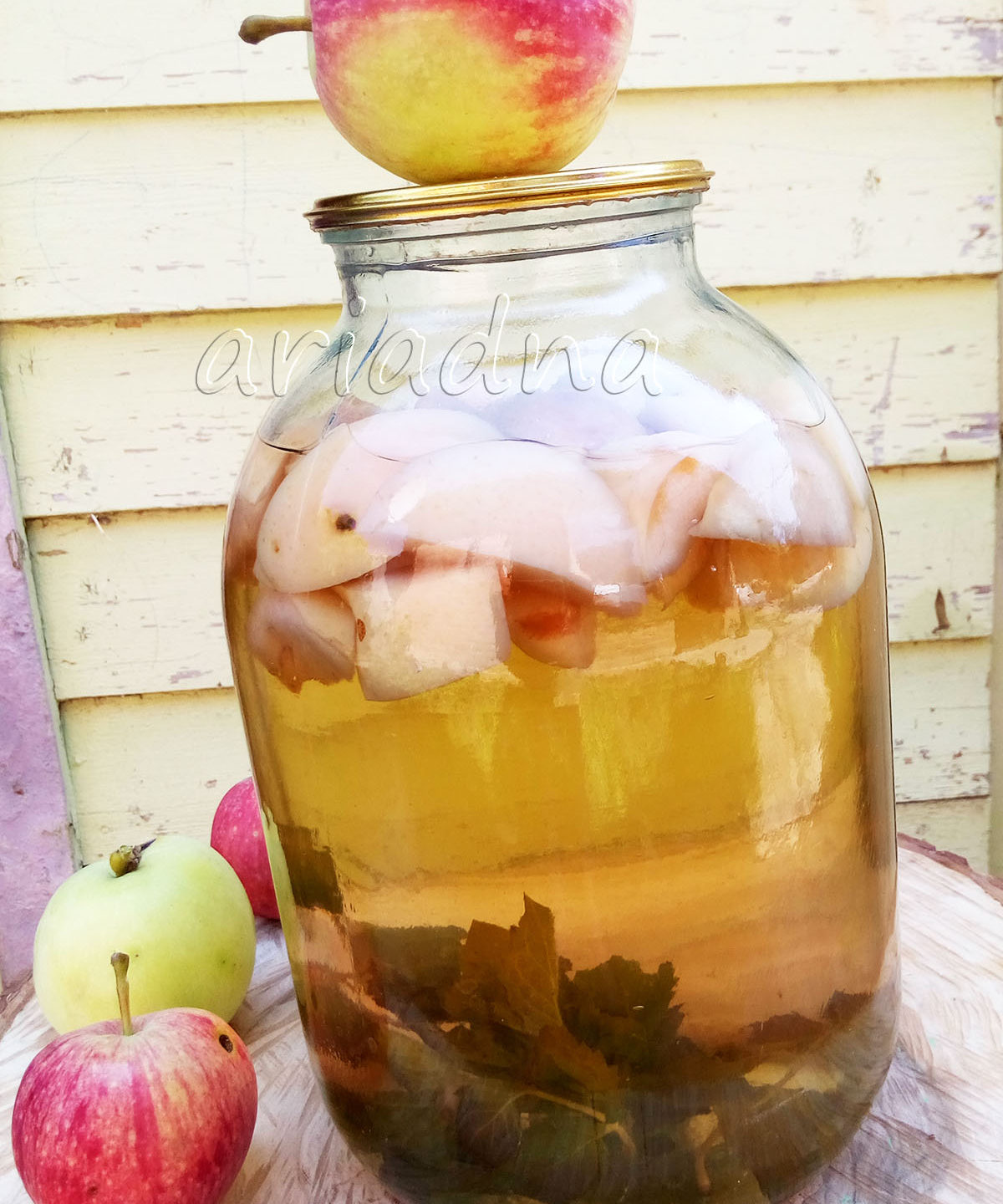 Яблочный компот с мятой на зиму