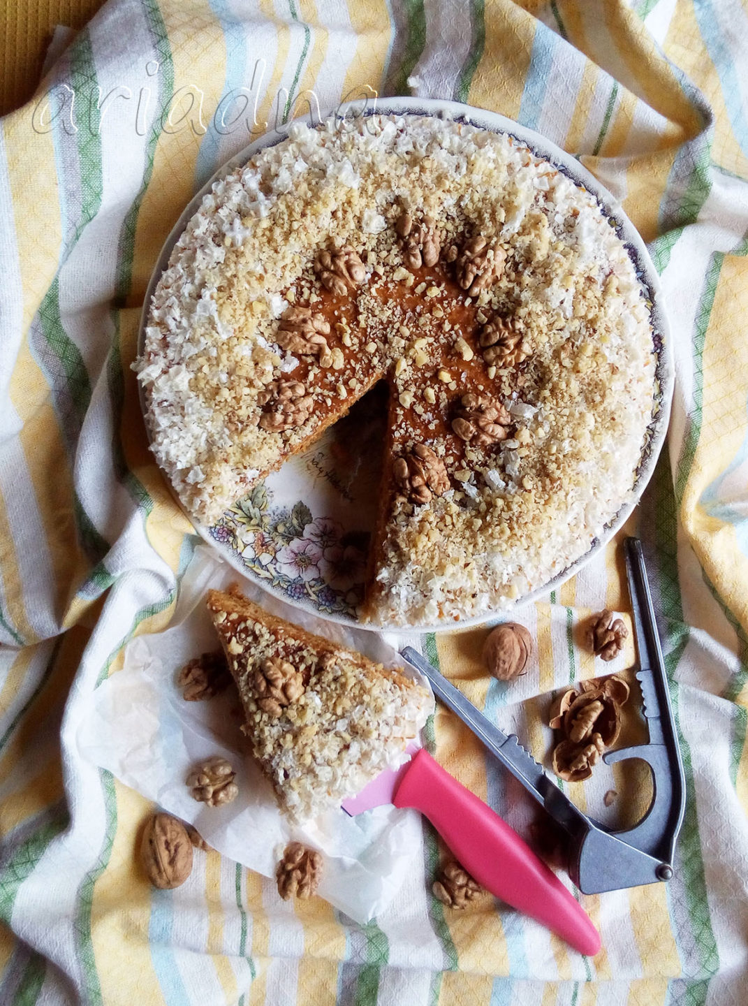 Вафельный торт с варёной сгущенкой