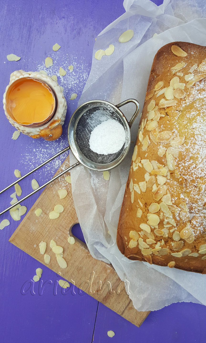 Кекс на желтках с миндалём