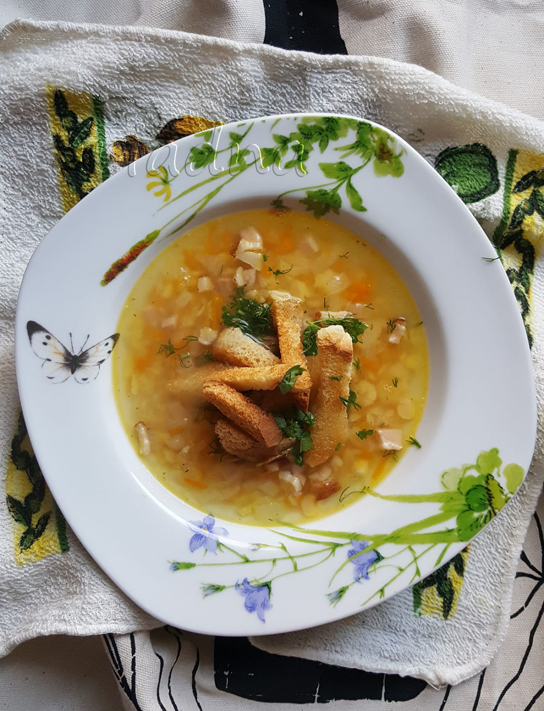 Zuppa di piselli con pancetta affumicata