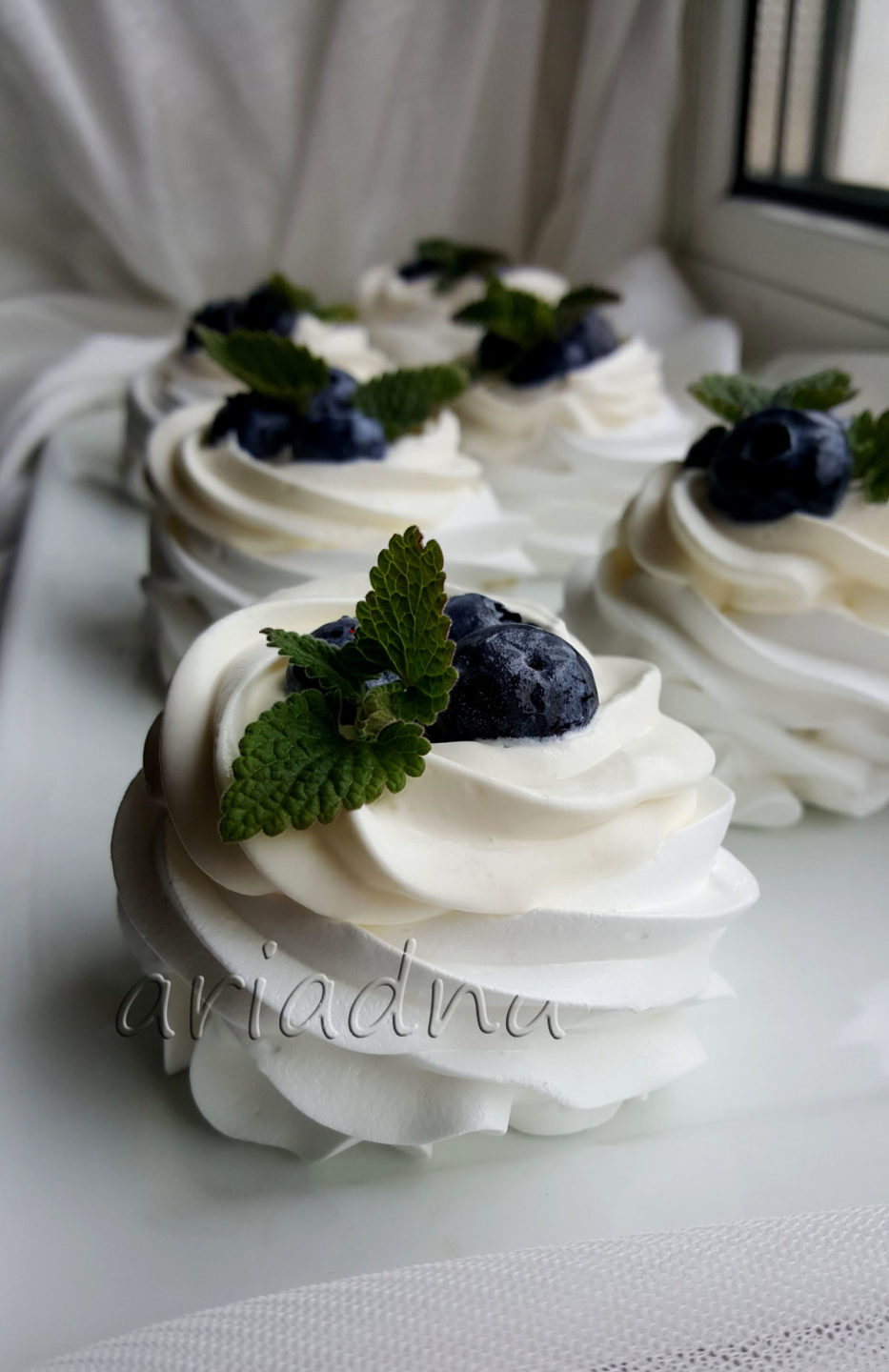 Pavlova Pastries